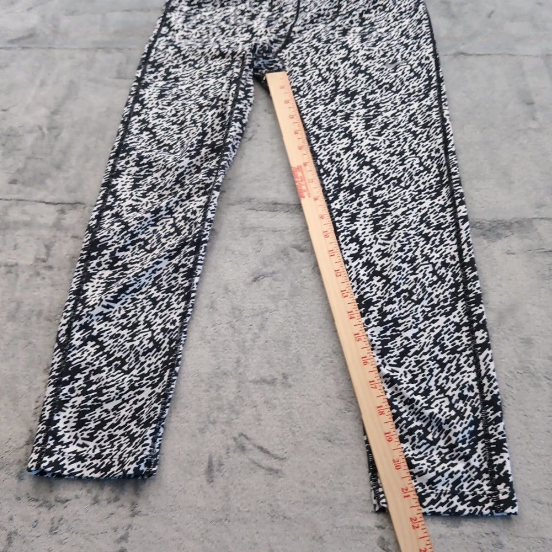 Nike Nike Dri-Fit Leggings Womens Small Black Geometric Pull On Crop 26x21.5 Mid Rise Size 32" / US 10 / IT 46 - 5 Thumbnail
