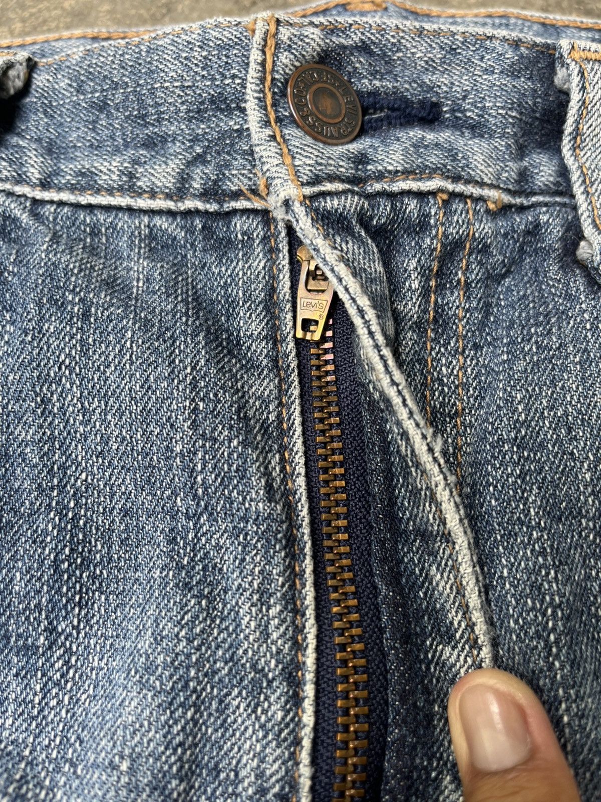 Levi's VINTAGE LEVIS CARGO JEANS BAGGY STYLE BONDAGE DISTRESSED Size US 35 - 10 Thumbnail
