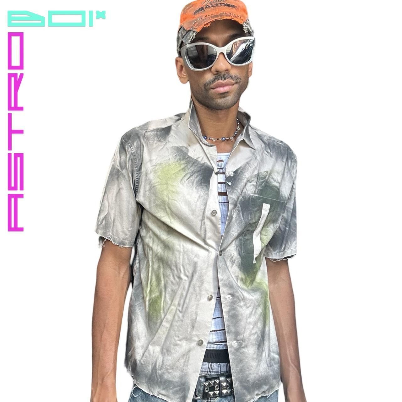Uniqlo ASTROBOI X UNIQLO TAN AIRBRUSHED BUTTON UP SHIRT _ MEDIUM Size US S / EU 44-46 / 1 - 7 Thumbnail