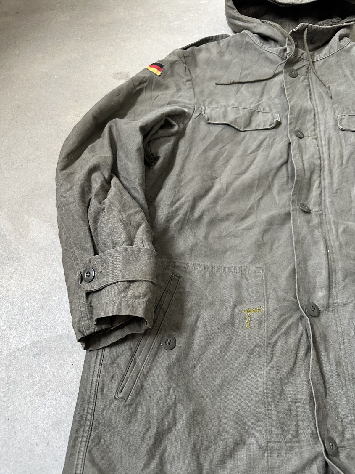 GmbH VINTAGE GERMANY ARMY MILITARY HEAVY JACKET Size US L / EU 52-54 / 3 - 4 Thumbnail