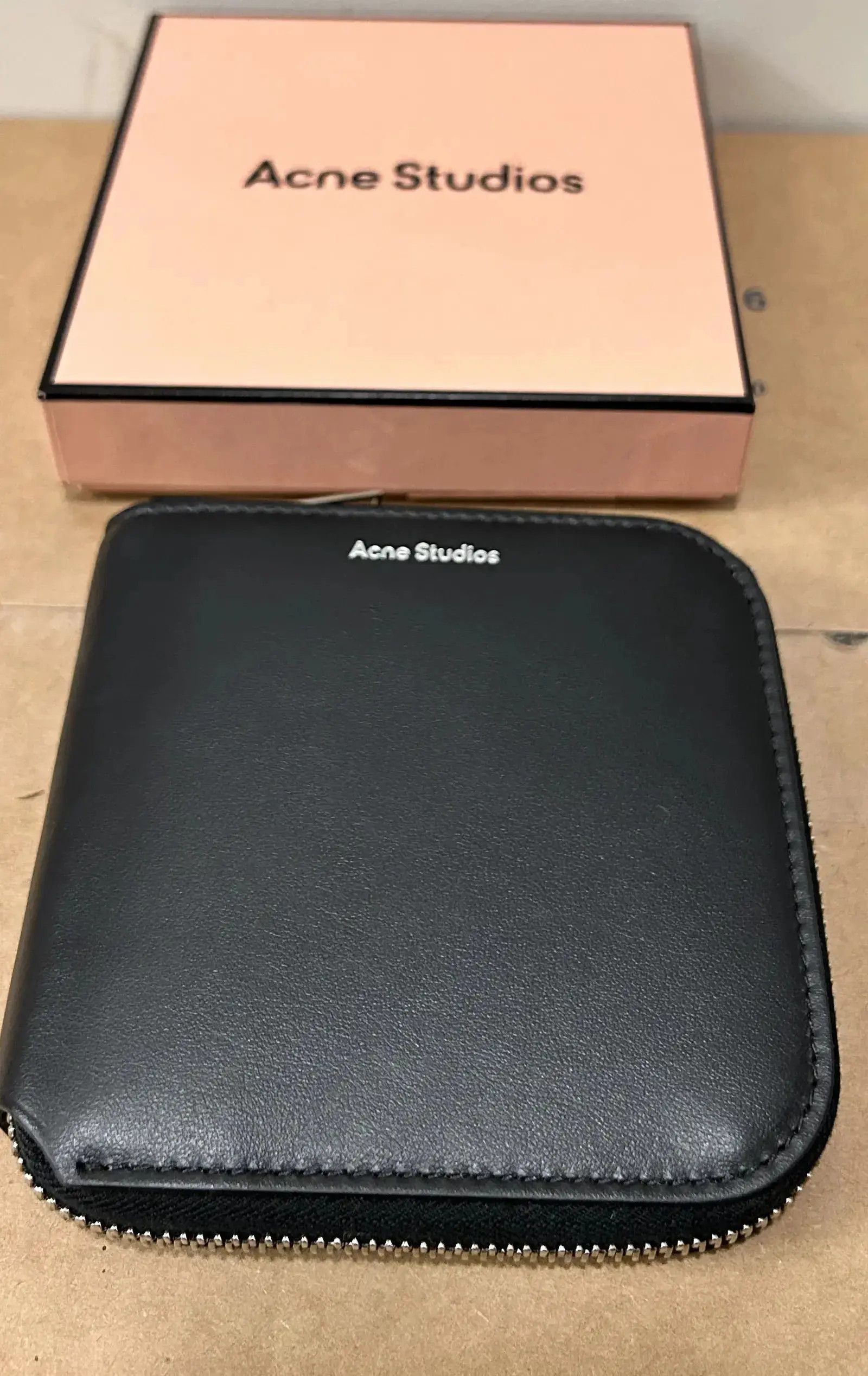 ACNE STUDIOS Csarite Zippered wallet