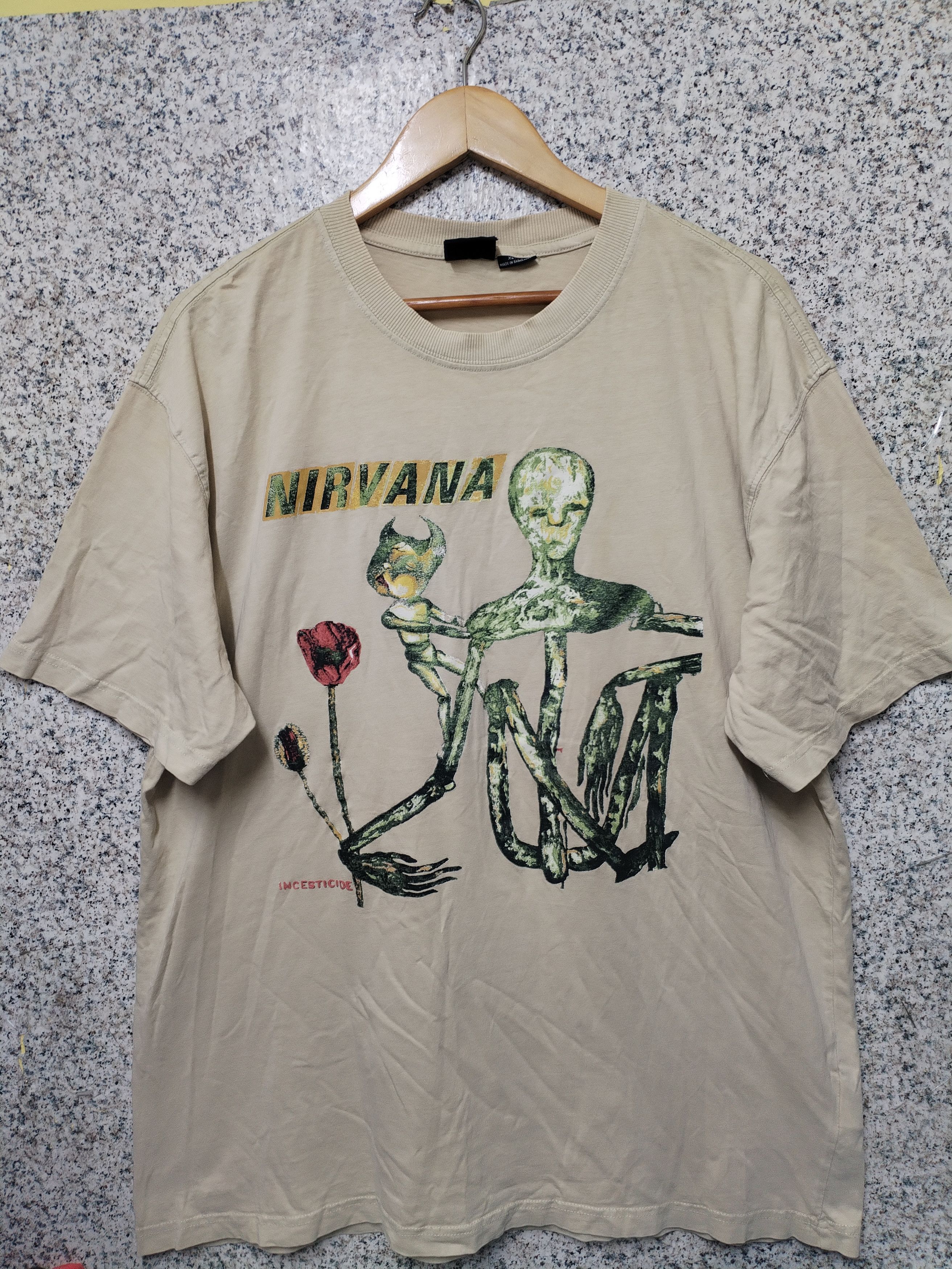 Vintage Thrashed Sun Faded Nirvana Shirt Distressed Grunge Band Size US XL / EU 56 / 4 - 1 Thumbnail