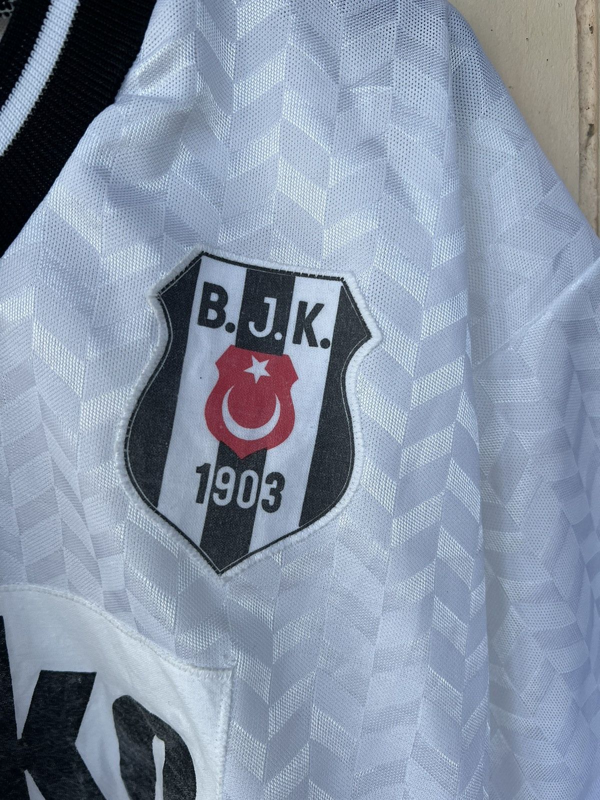 Vintage Vintage BJK Beko Besiktas Away Football Soccer Jersey Size US M / EU 48-50 / 2 - 6 Thumbnail