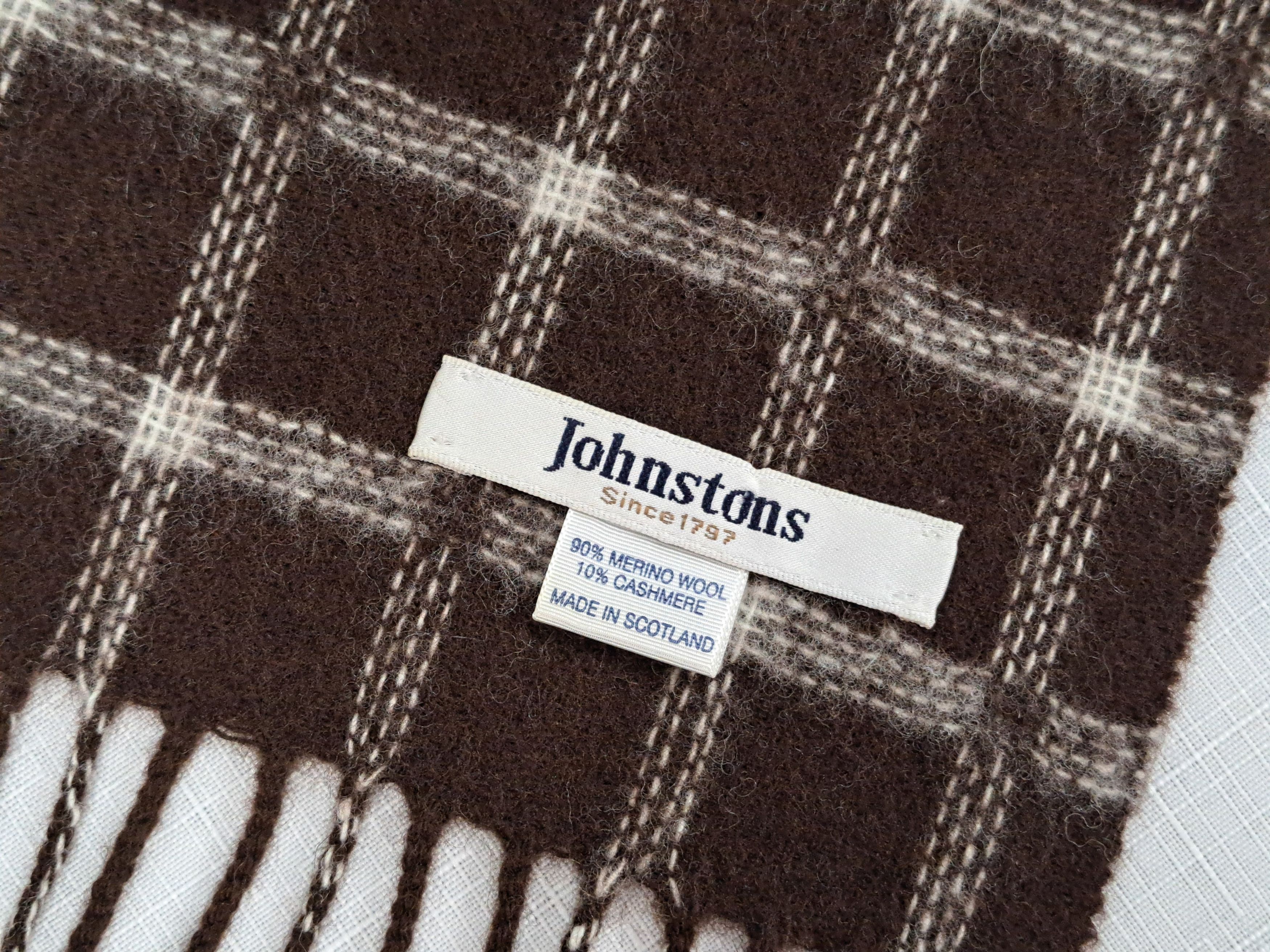 Johnstons Of Elgin Johnstons Of Elgin wool/cashmere scarf. Made in Scotland. Size ONE SIZE - 3 Thumbnail
