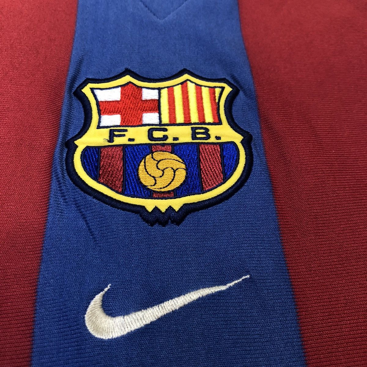 Nike Barcelona 01/02 home shirt Size US M / EU 48-50 / 2 - 4 Thumbnail