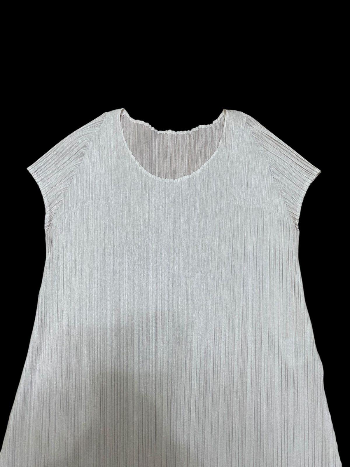 Pleats Please Issey Miyake 🔥STUNNING🔥PLEATS PLEASE ISSEY MIYAKE WHITE DRESS SLEEVELESS Size ONE SIZE - 3 Thumbnail