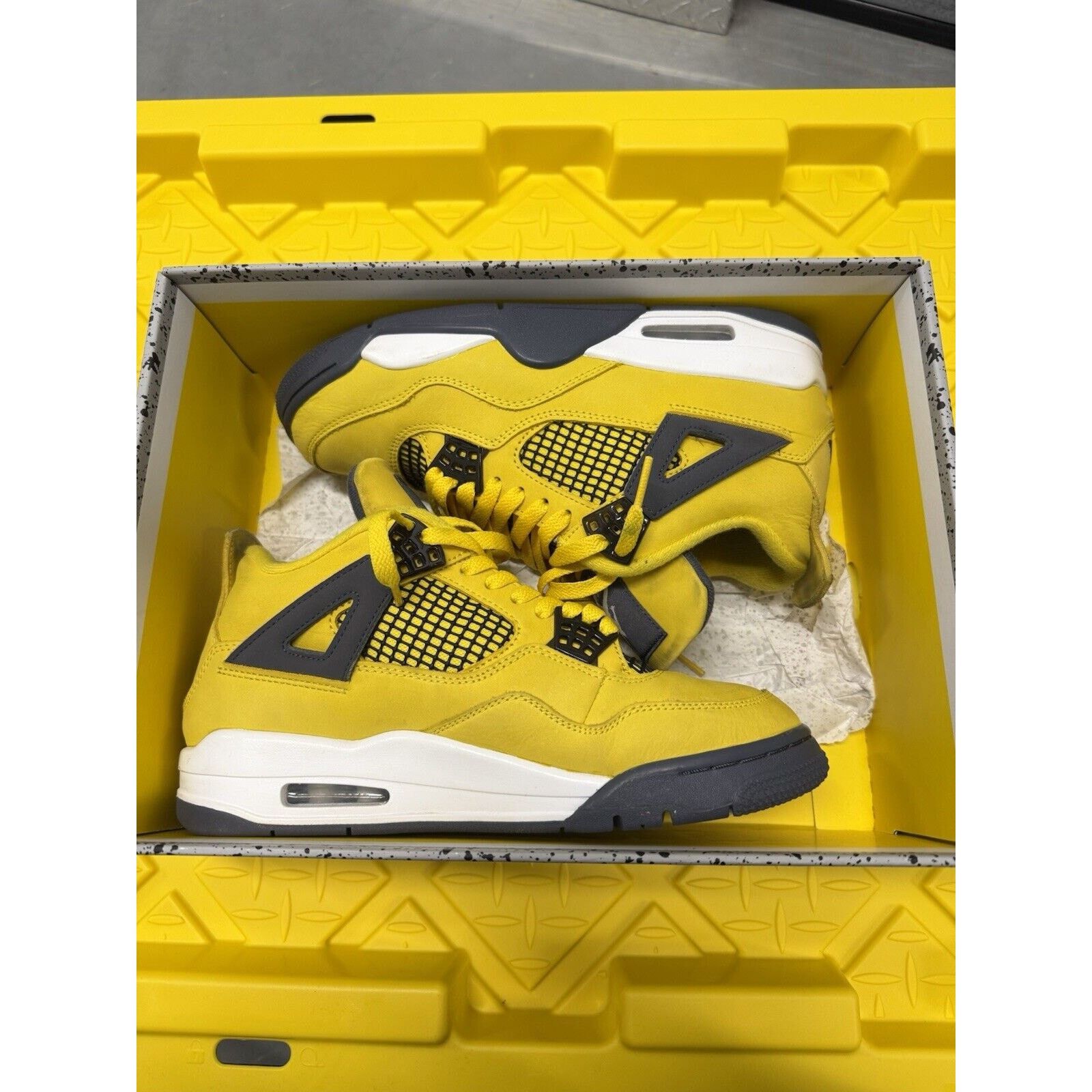 Jordan Brand Men’s Jordan 4 Retro Mid Lightning Yellow CT8527-700 Used Size US 7.5 / EU 40-41 - 2 Thumbnail