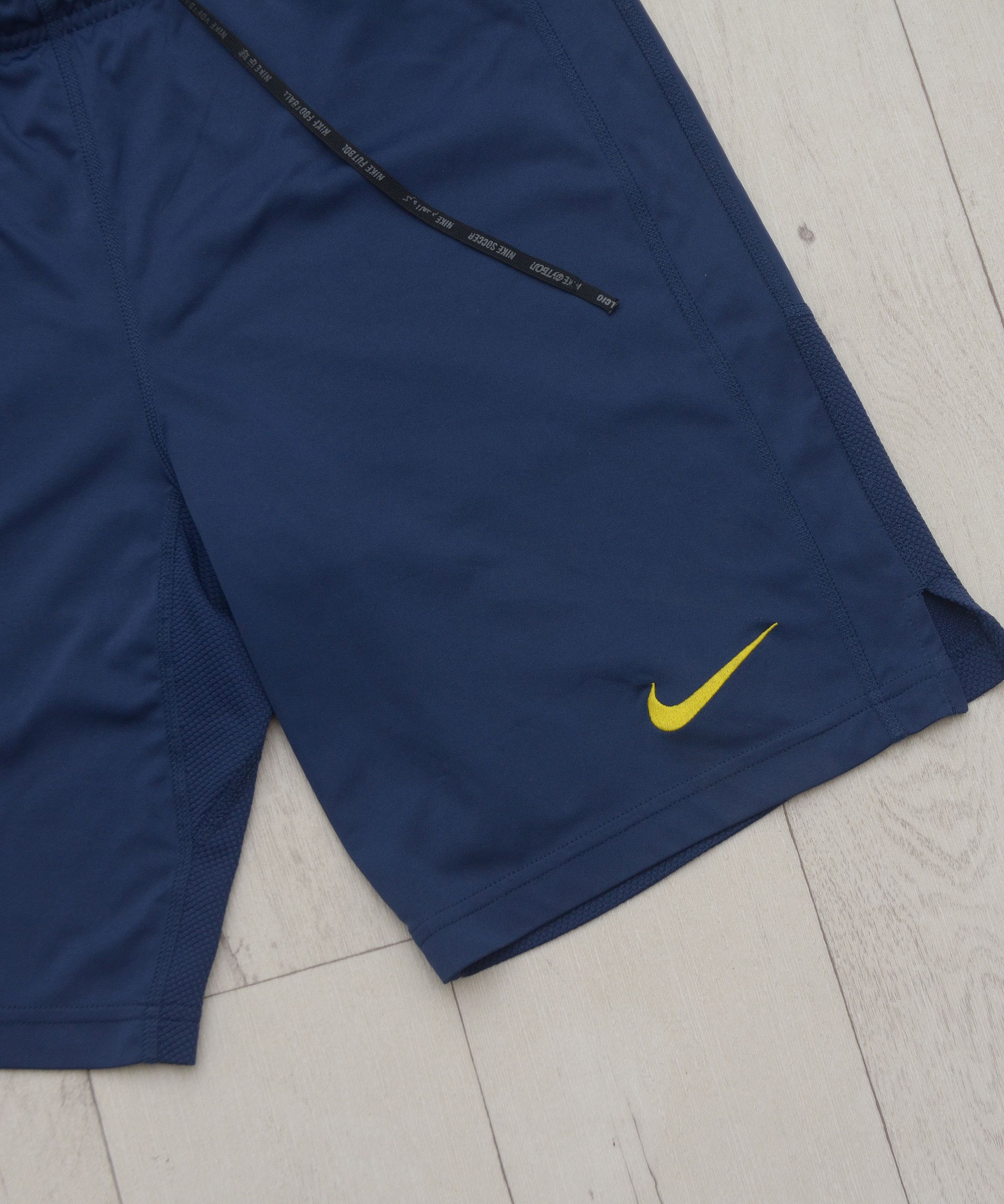 Nike Vintage Y2K Nike FC Barcelona Home Soccer Shorts Mens S Blue Size US 30 / EU 46 - 4 Thumbnail