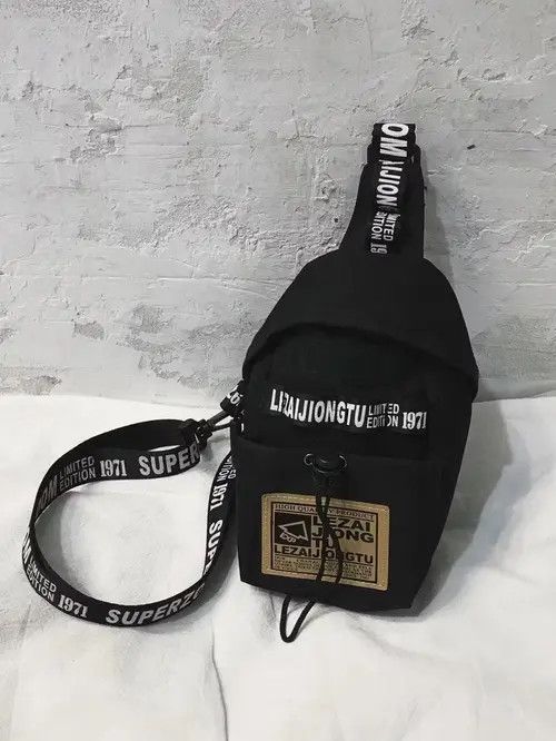 Other Graphic Sling Bag Size ONE SIZE - 4 Thumbnail