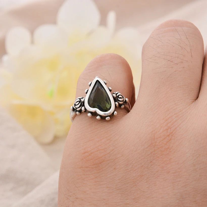 Designer × Jewelry Love Heart Shiny Crystal Ring Size ONE SIZE - 2 Thumbnail