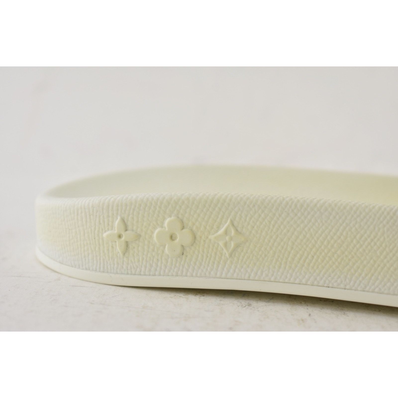 Louis Vuitton Louis Vuitton Silver Monogram Slide Sandal UK 9 US 10 11 Size US 10 / EU 43 - 5 Thumbnail