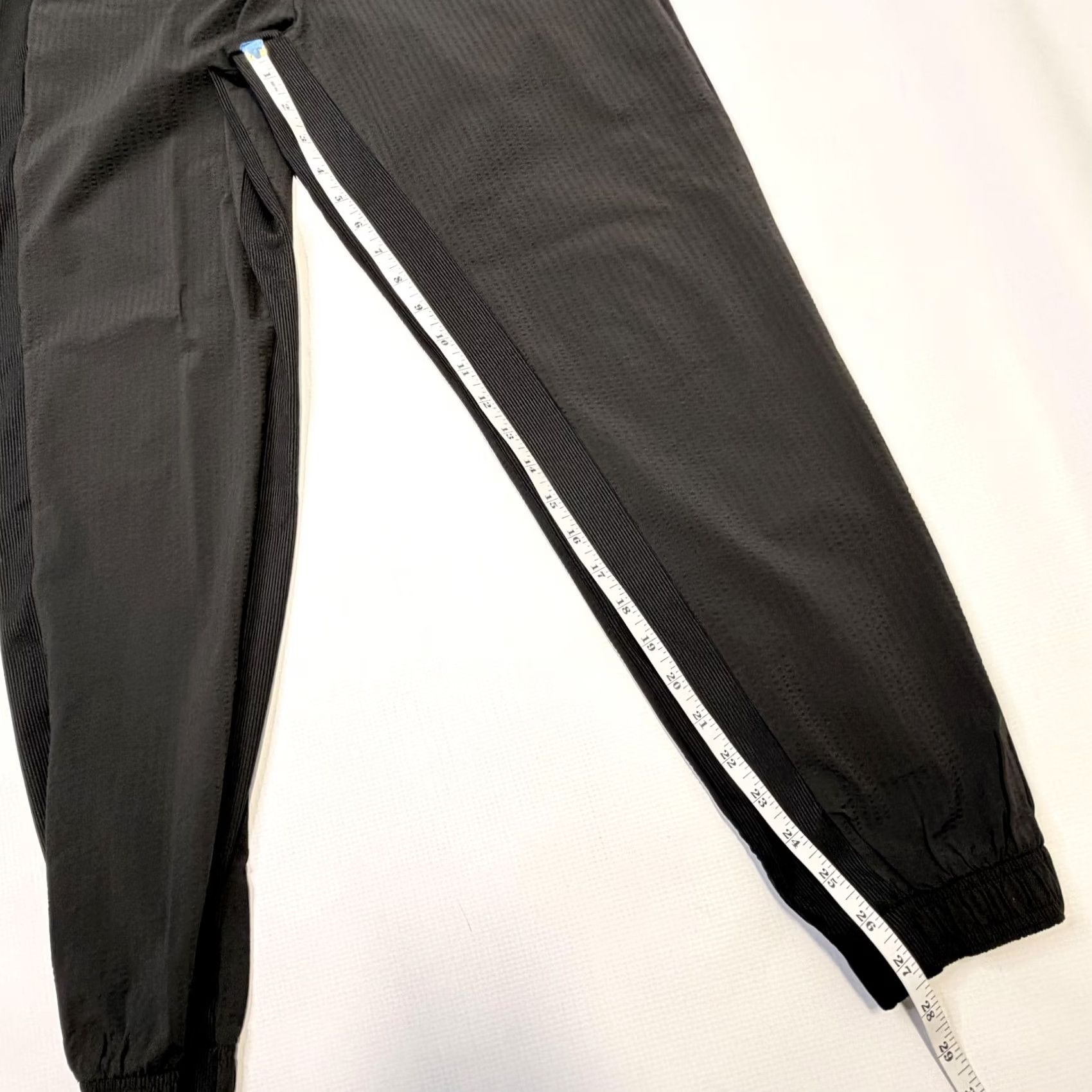 Athleta Athleta Textured Brooklyn Jogger Pants Womens 6 Black Elastic Waist Pockets Jogger Tapered Zip Pocket Casual Activewear Size 28" / US 6 / IT 42 - 4 Thumbnail