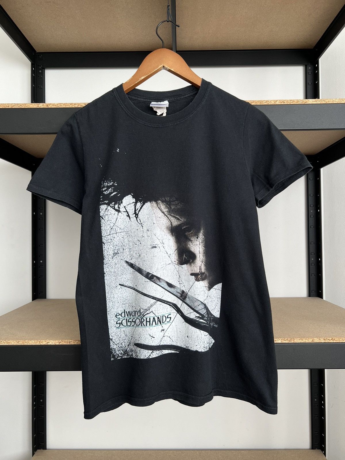 Vintage Vintage 2016 Edward Scissorhands Johnny Depp Movie T-shirt Size US S / EU 44-46 / 1 - 2 Thumbnail