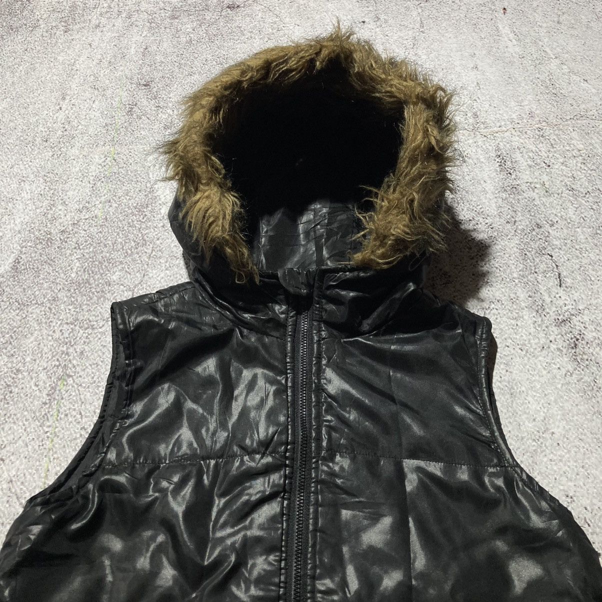 Japanese Brand 2000s Japanese Brand Puffer Fur Vest Jacket Punk Gothic Lgb Size US XS / EU 42 / 0 - 7 Thumbnail