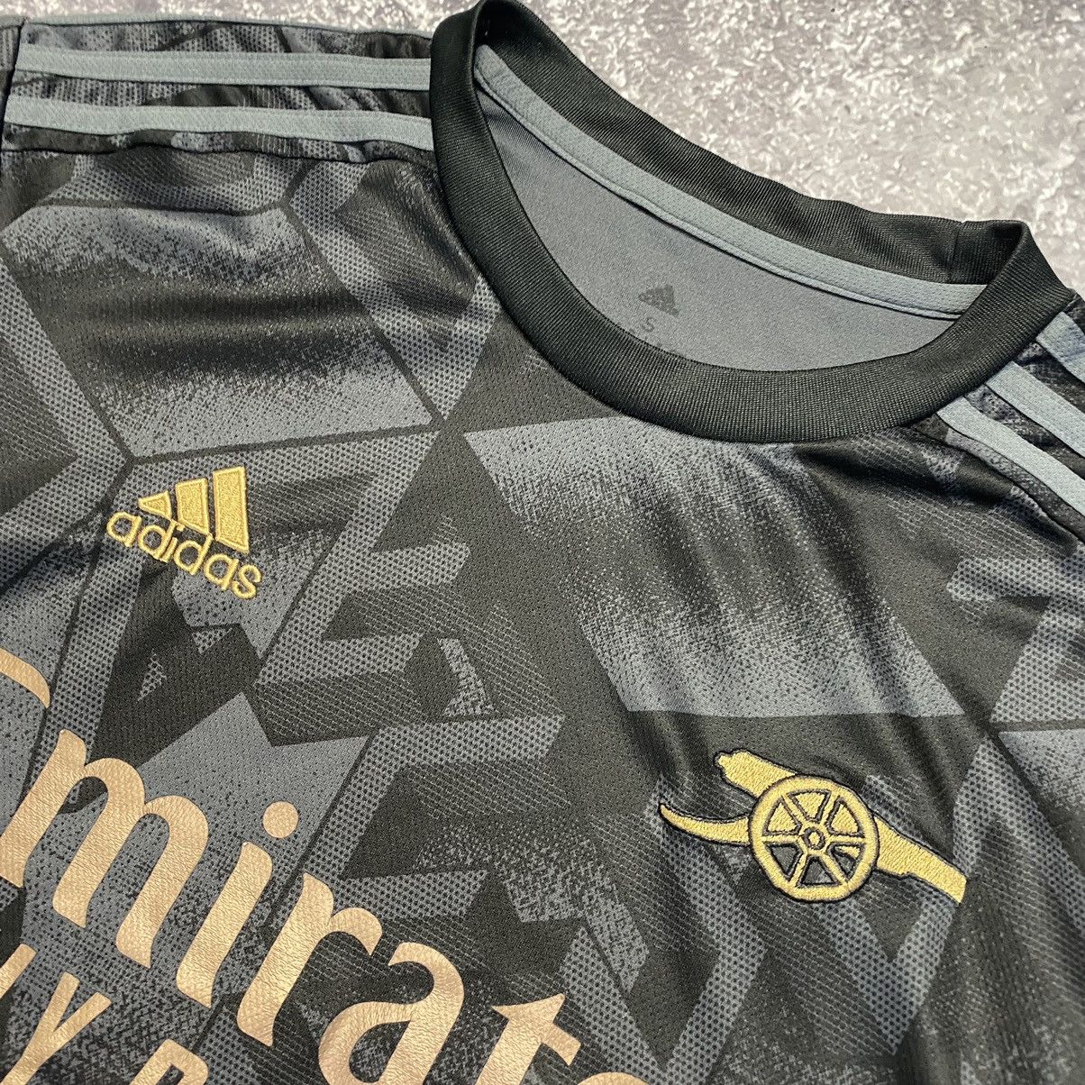 Vintage Vintage Adidas FC Arcenal Emirates 2022 soccer jersey Size US S / EU 44-46 / 1 - 3 Thumbnail