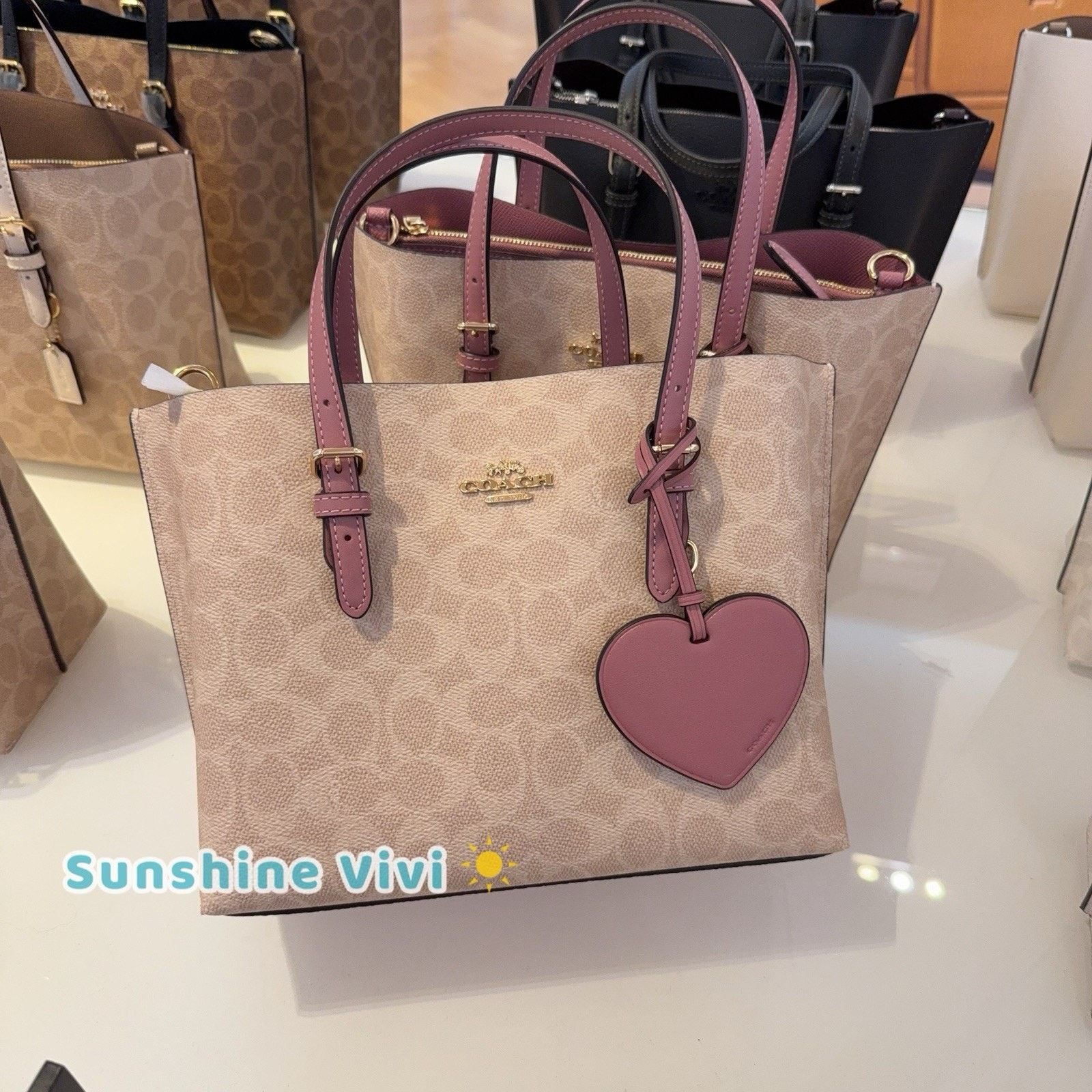 Coach NWT Coach Mollie Tote Bag 25 Heart Charm Sand Peony CDF03 Size ONE SIZE - 1 Thumbnail
