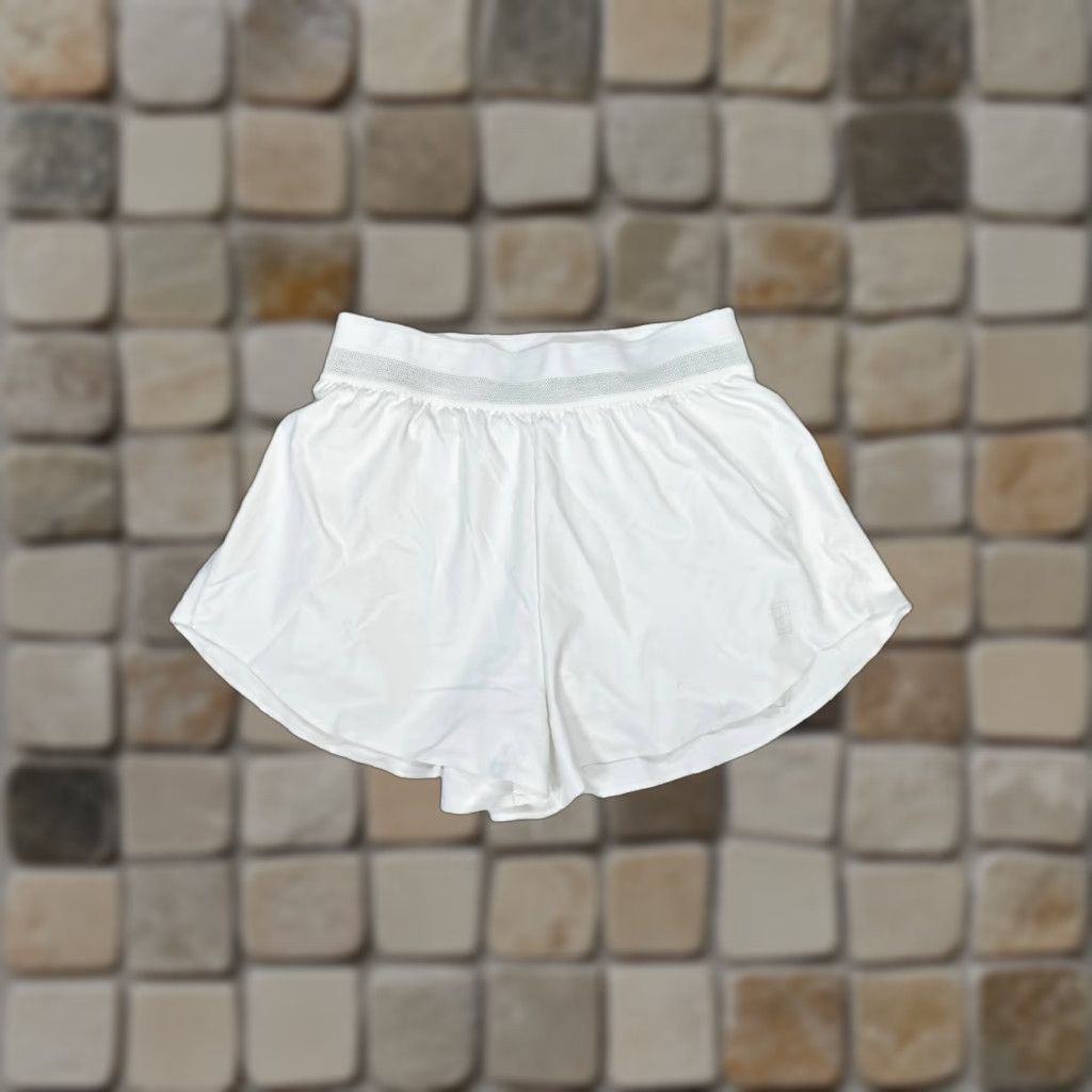 Nike Nike Athletic Short Women Small White Stretch Dri Fit High Rise Moisture Wicking Size 28" / US 6 / IT 42 - 1 Thumbnail