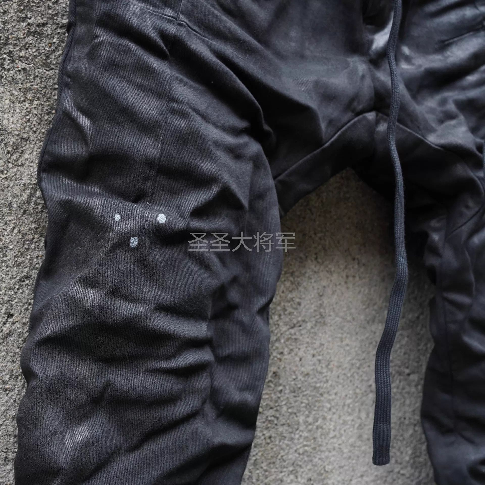 Boris Bidjan Saberi BBS P13TF Slim Tapered Distressed Waxed Black Jeans XS/S Size US 28 / EU 44 - 2 Thumbnail