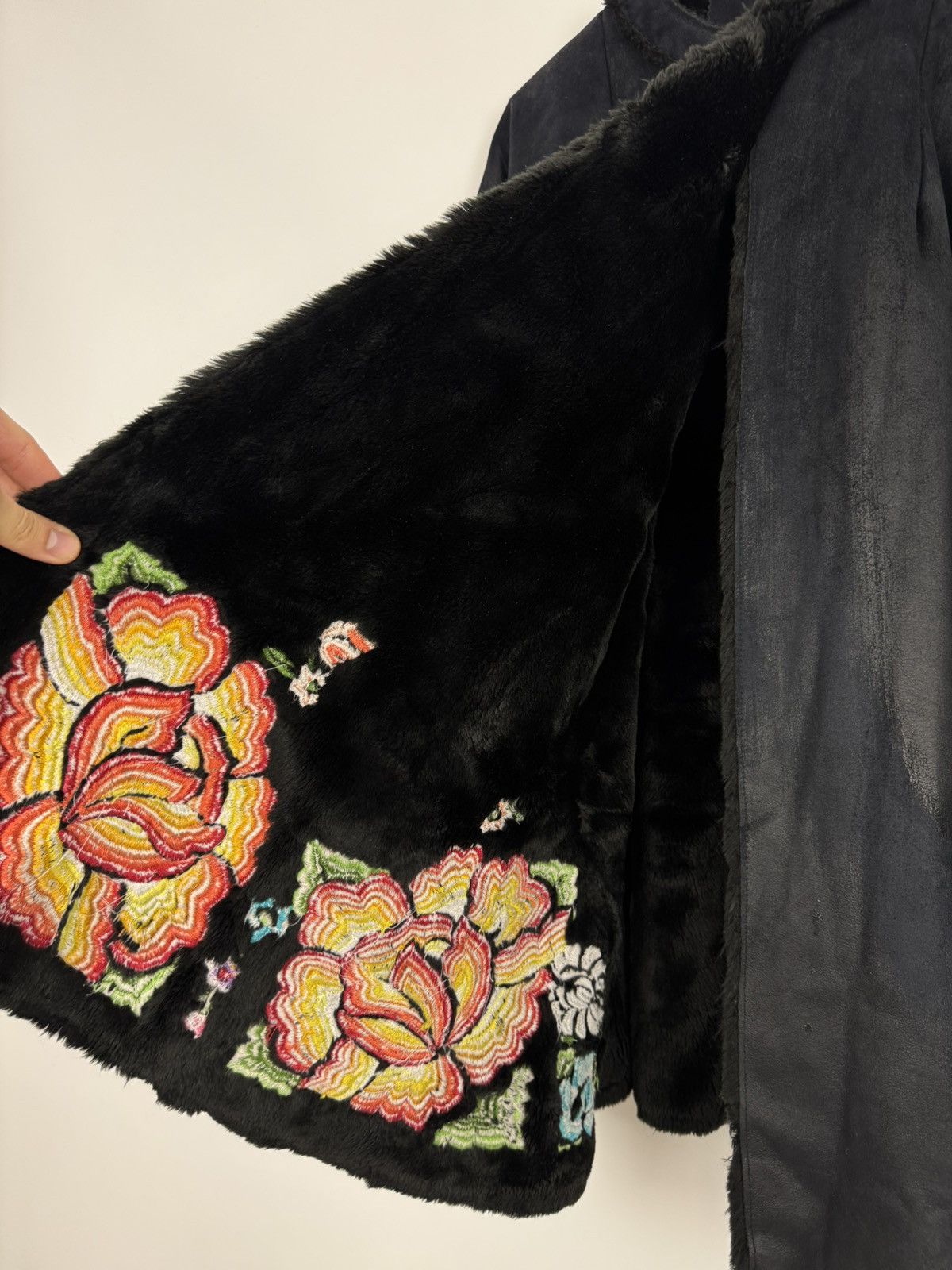Custo Barcelona Custo Barcelona Floral Embroidery Faux Fur Coat Size M / US 6-8 / IT 42-44 - 10 Thumbnail