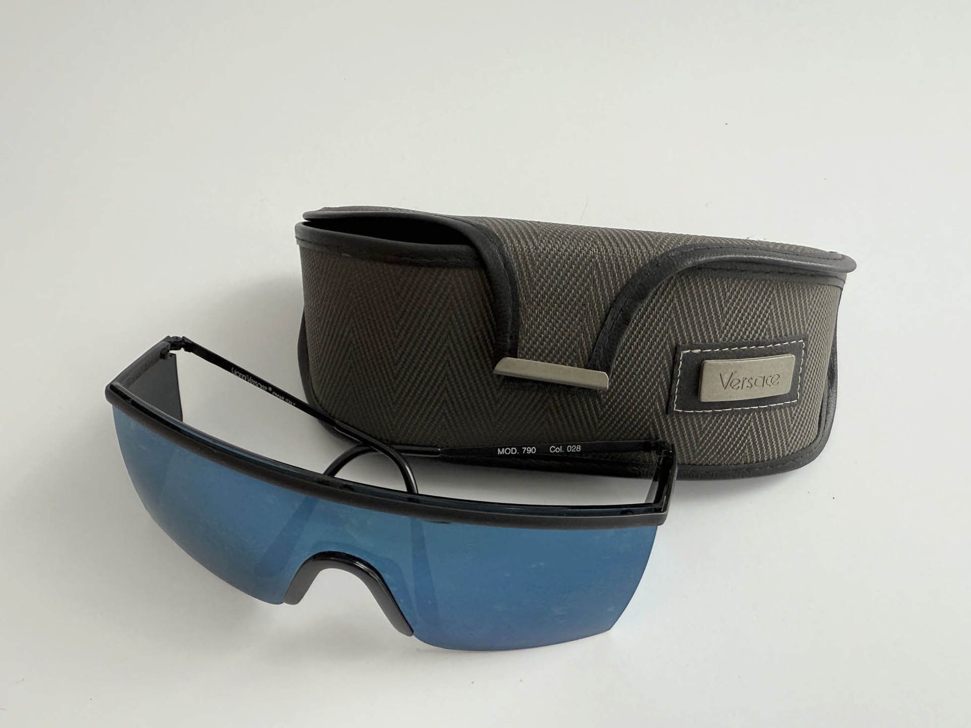 Versace 80s Vintage Gianni Versace shade sunglasses w a case Size ONE SIZE - 2 Thumbnail