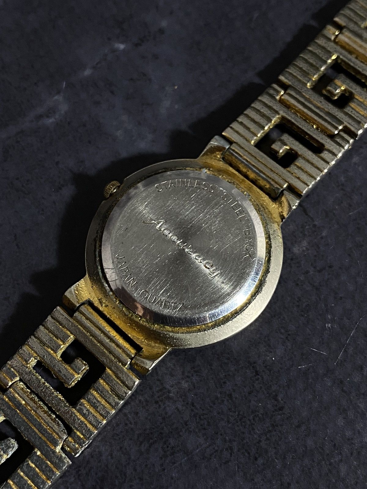 Vintage Vintage Quartz Watch with Ornate Bracelet Japanese Brand Size ONE SIZE - 10 Thumbnail