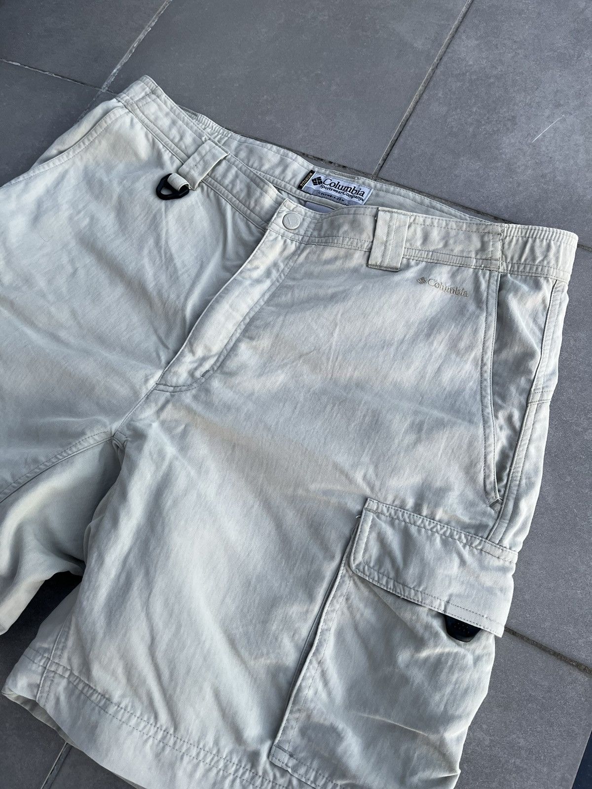 Columbia Columbia cargo shorts pockets beige khaki vintage Size US 32 / EU 48 - 3 Thumbnail