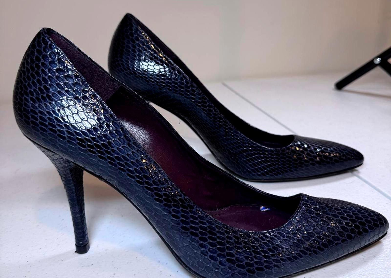 Stuart Weitzman Stuart Weitzman Navy Python Print Pointed Toe Pumps Size US 10.5 / IT 40.5 - 2 Thumbnail