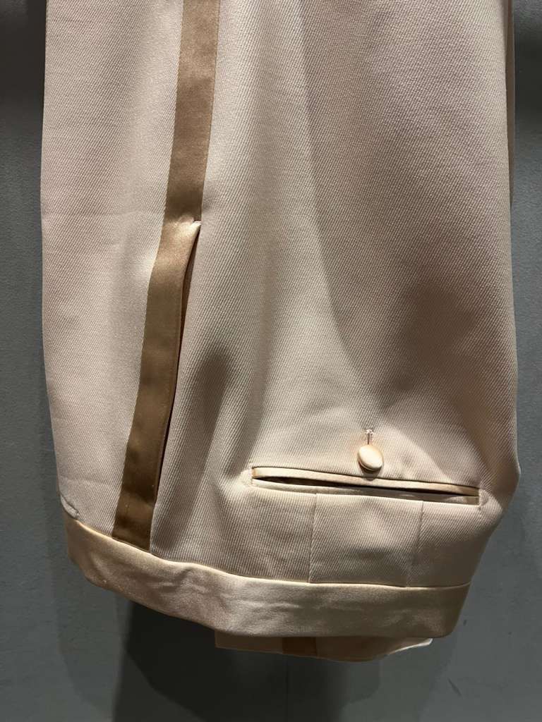 Tom Ford oc11z1225 Tuxedo Suit in Beige Size US M / EU 48-50 / 2 - 2 Thumbnail