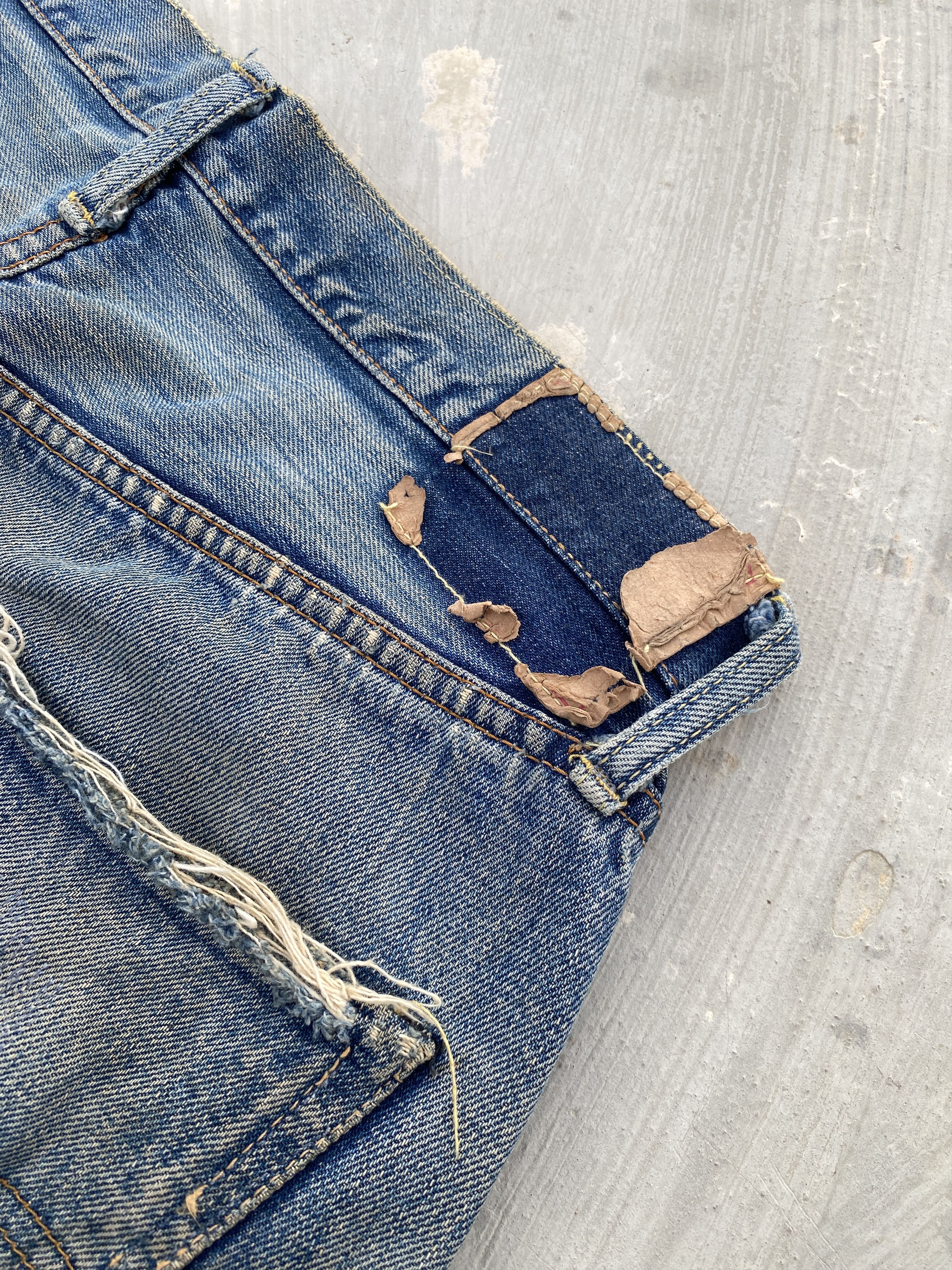Levi's Vintage 60s Levis 501 Big E V-Stitch #6 Selvedge Jeans Size US 35 - 11 Thumbnail