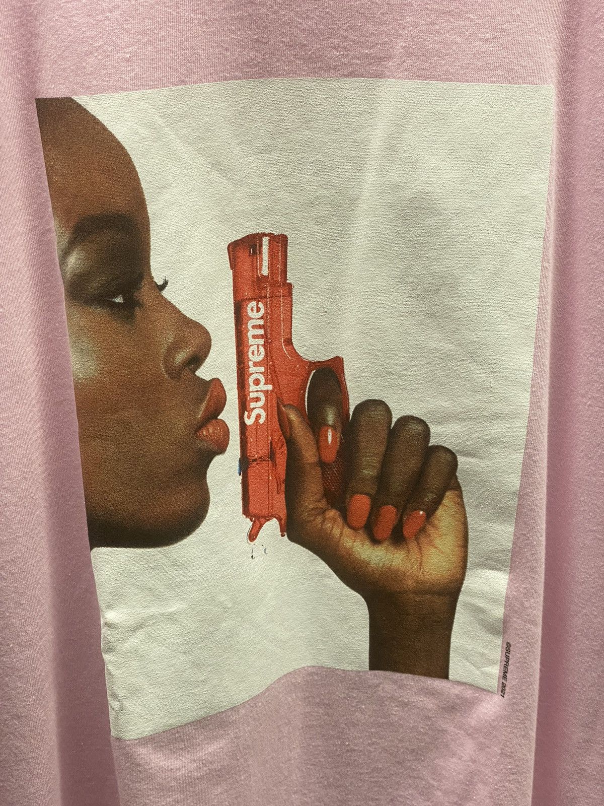 Supreme Supreme Water pistol tee SS21 Size US L / EU 52-54 / 3 - 2 Thumbnail