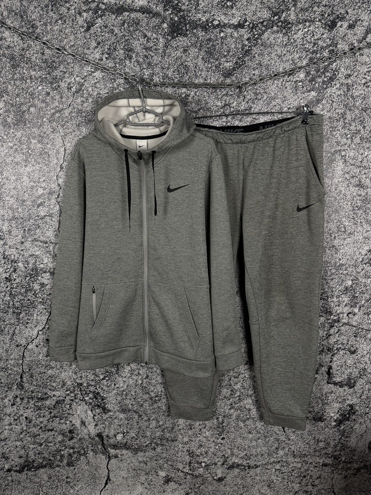 Nike Nike Therma Tracksuit Set Hoodie Joggers Swoosh Logo XL Size US XL / EU 56 / 4 - 1 Thumbnail
