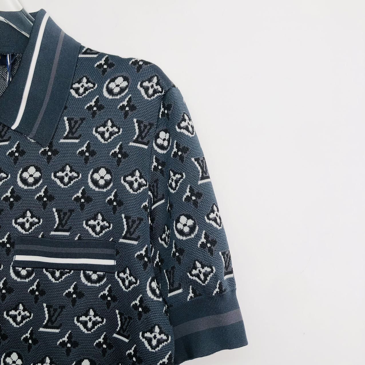 Louis Vuitton Louis Vuitton Monogram Silk Short Sleeve Polo Shirt K26WX Size M / US 6-8 / IT 42-44 - 3 Thumbnail