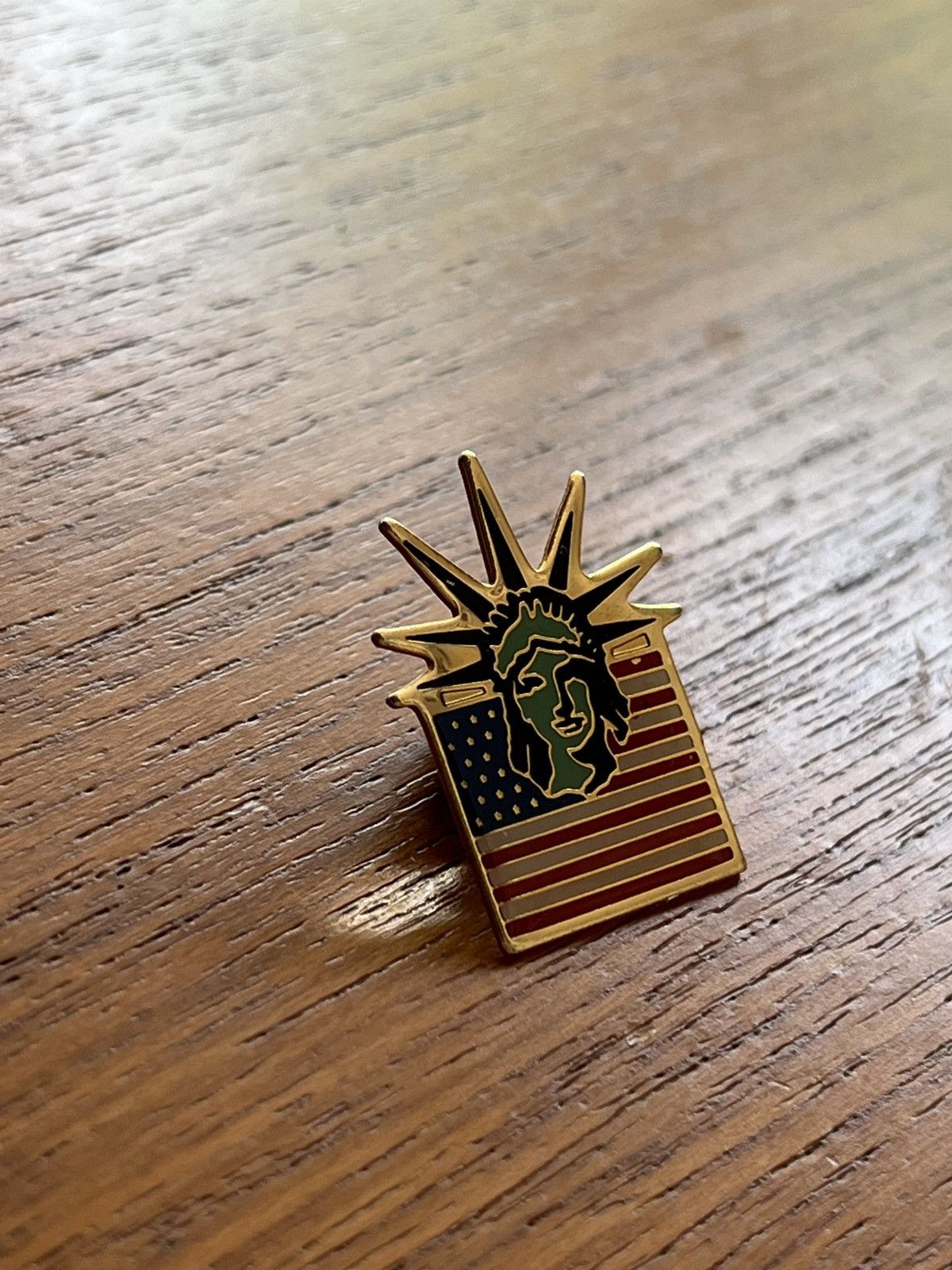 Vintage Liberty Island vintage pin Size ONE SIZE - 2 Thumbnail