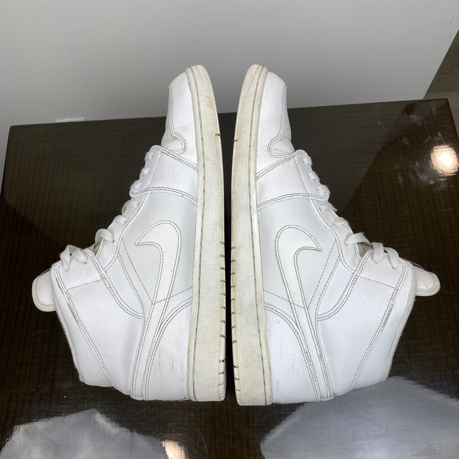 Jordan Brand × Nike Nike Air Jordan 1 Mid Retro Triple White Shoes Sneakers 13 Size US 13 / EU 46 - 6 Thumbnail