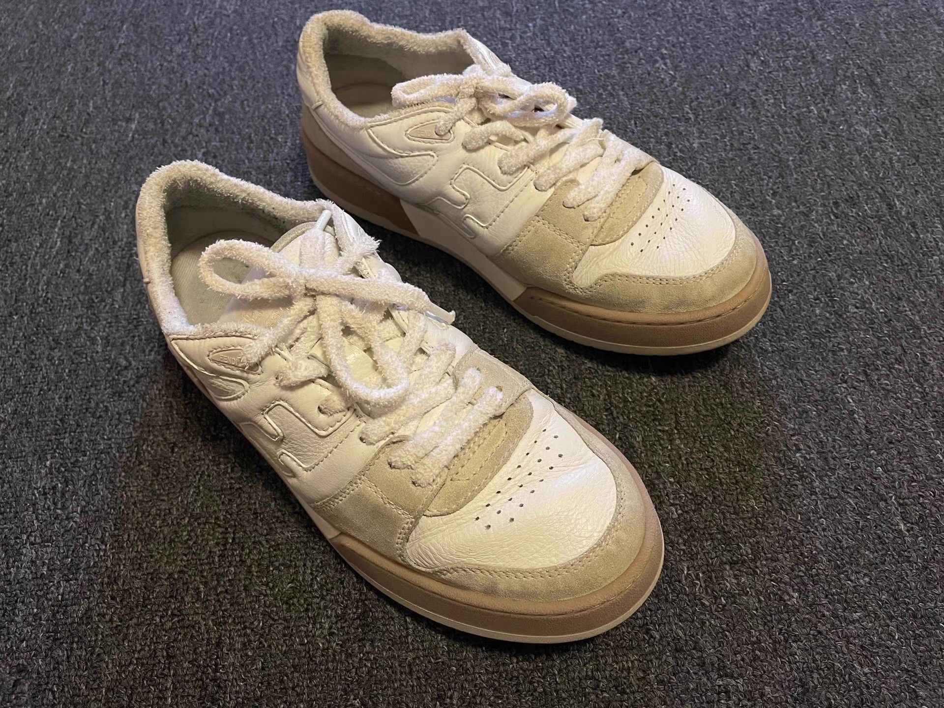 Fendi Beige Low-Top Sneakers Size 9 Size US 9 / EU 42 - 1 Thumbnail