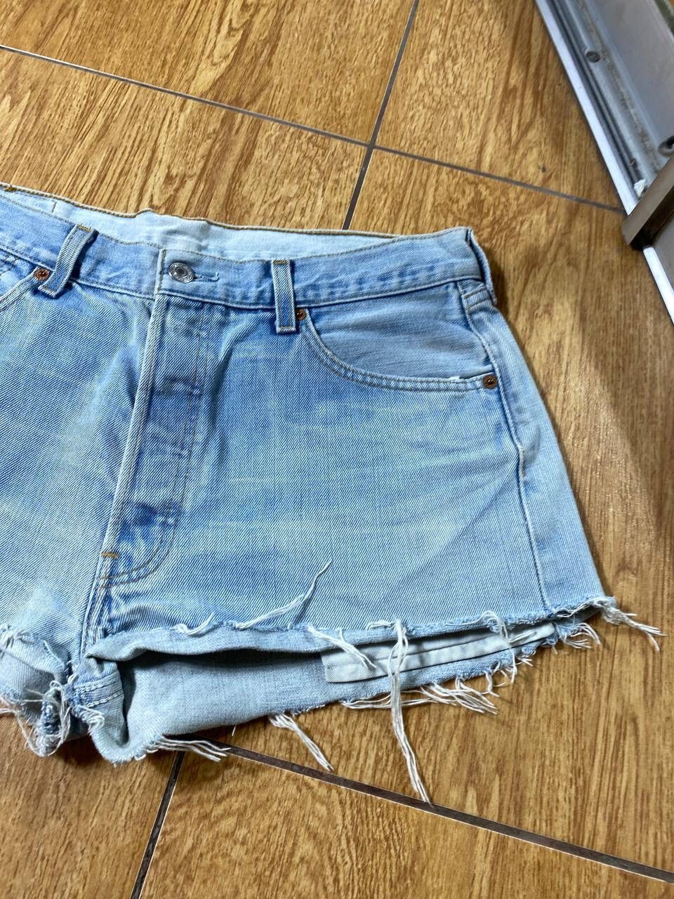 Levi's VINTAGE 90s LEVI’S 501 LIGHT WASH DENIM JEANs SHORTS Size US 34 / EU 50 - 20 Thumbnail