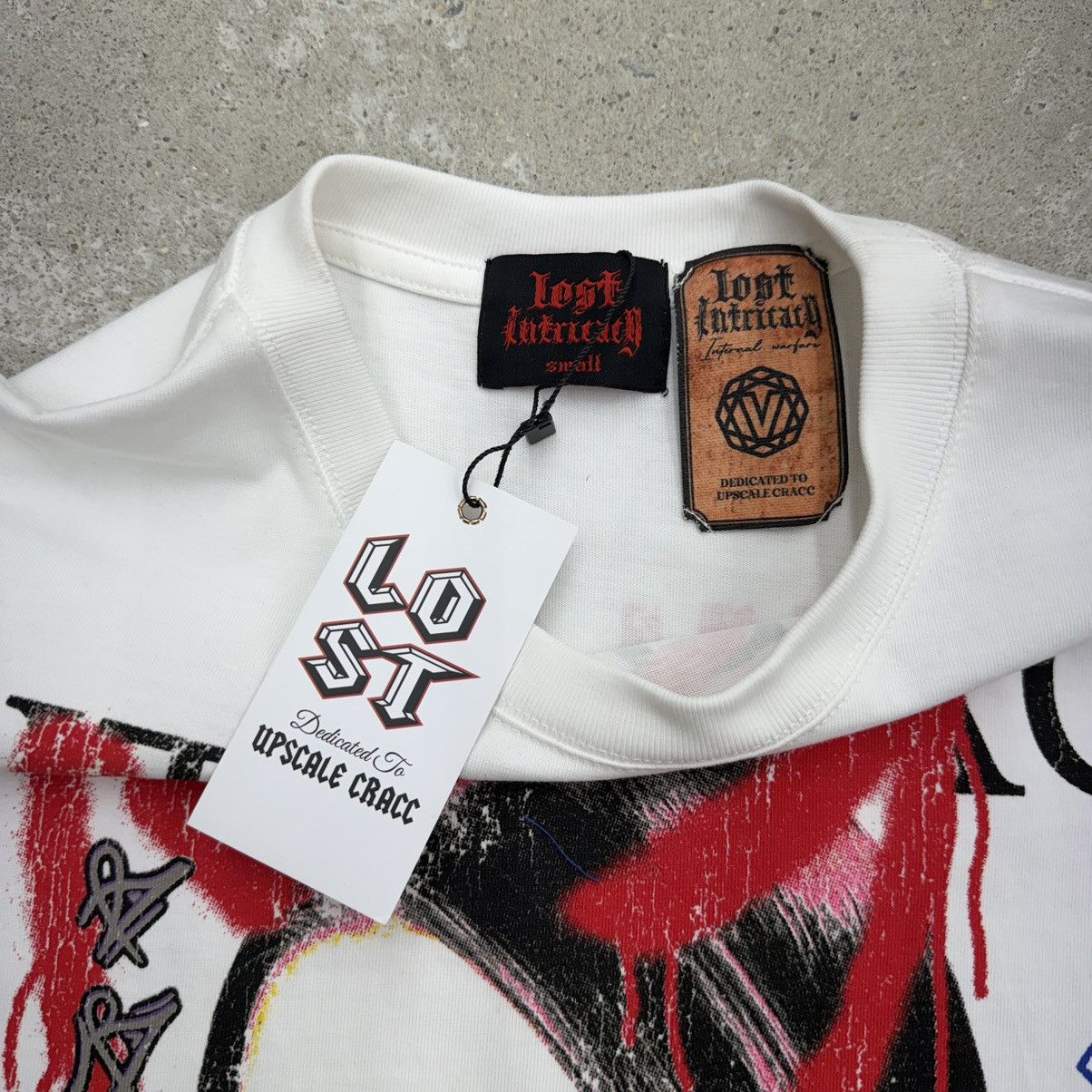 LOST INTRICACY LOST INTRICACY FRONT PAGE MAG TEE (WHITE) Size US S / EU 44-46 / 1 - 4 Thumbnail