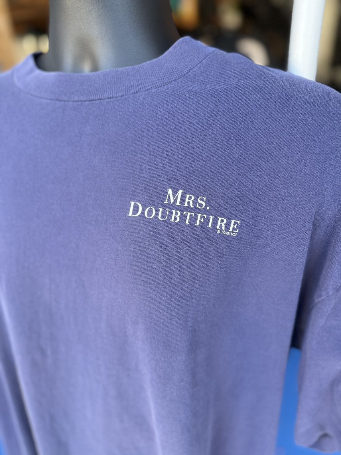 Vintage Vintage 1993 Mrs.Doubtfire Promo Shirt Size US XL / EU 56 / 4 - 2 Thumbnail