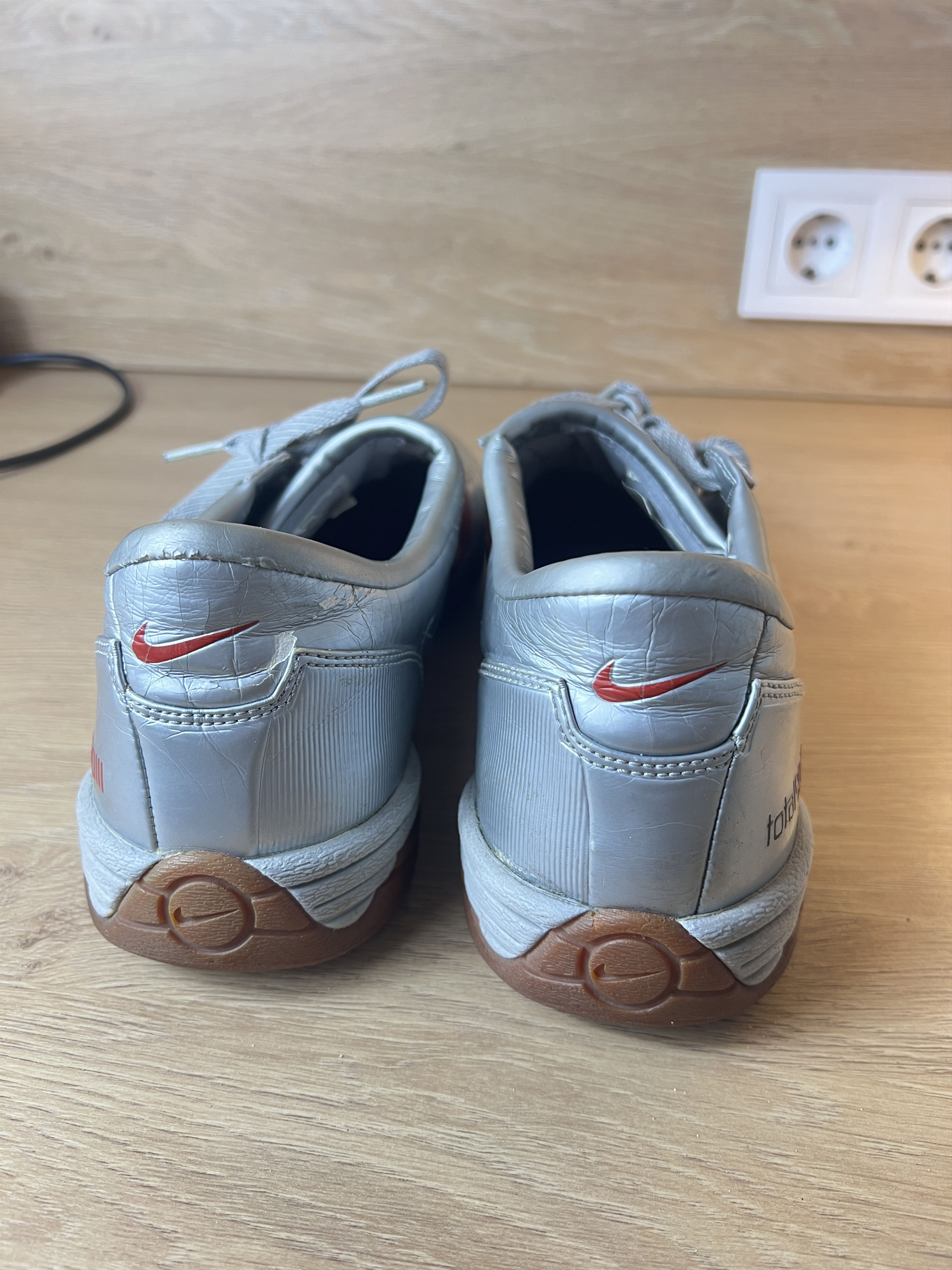 Nike NIKE SILVER RED TOTAL 90 3 SIZE 12 Size US 12 / EU 45 - 3 Thumbnail