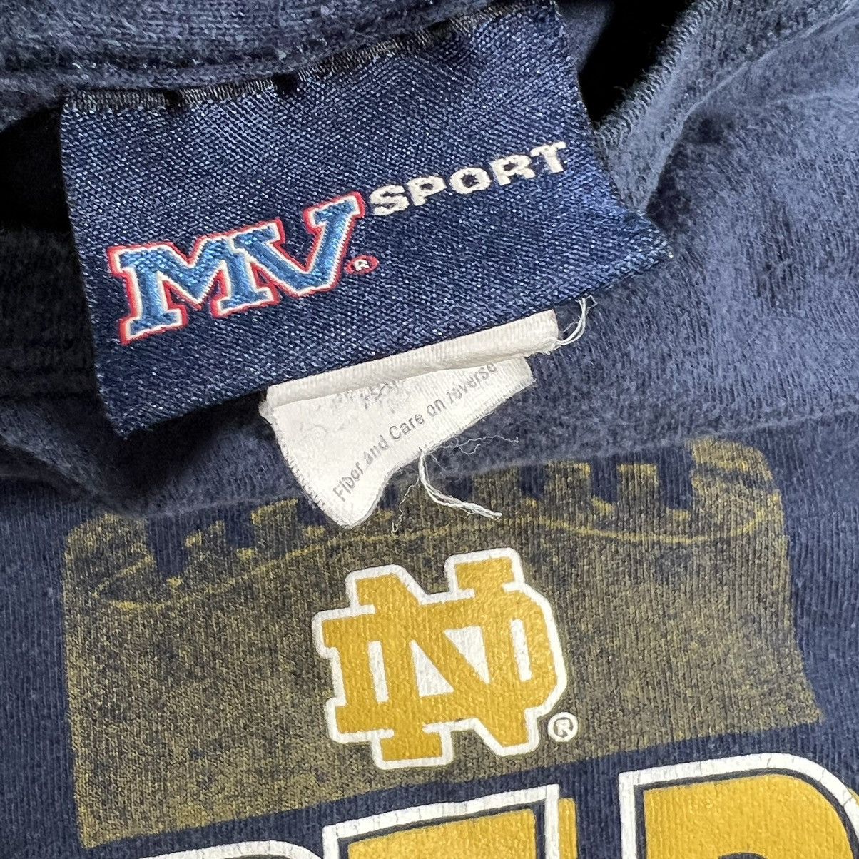 Vintage Vintage Notre Dame Fighting Irish Football Tshirt Size 2XL Size US XXL / EU 58 / 5 - 4 Thumbnail