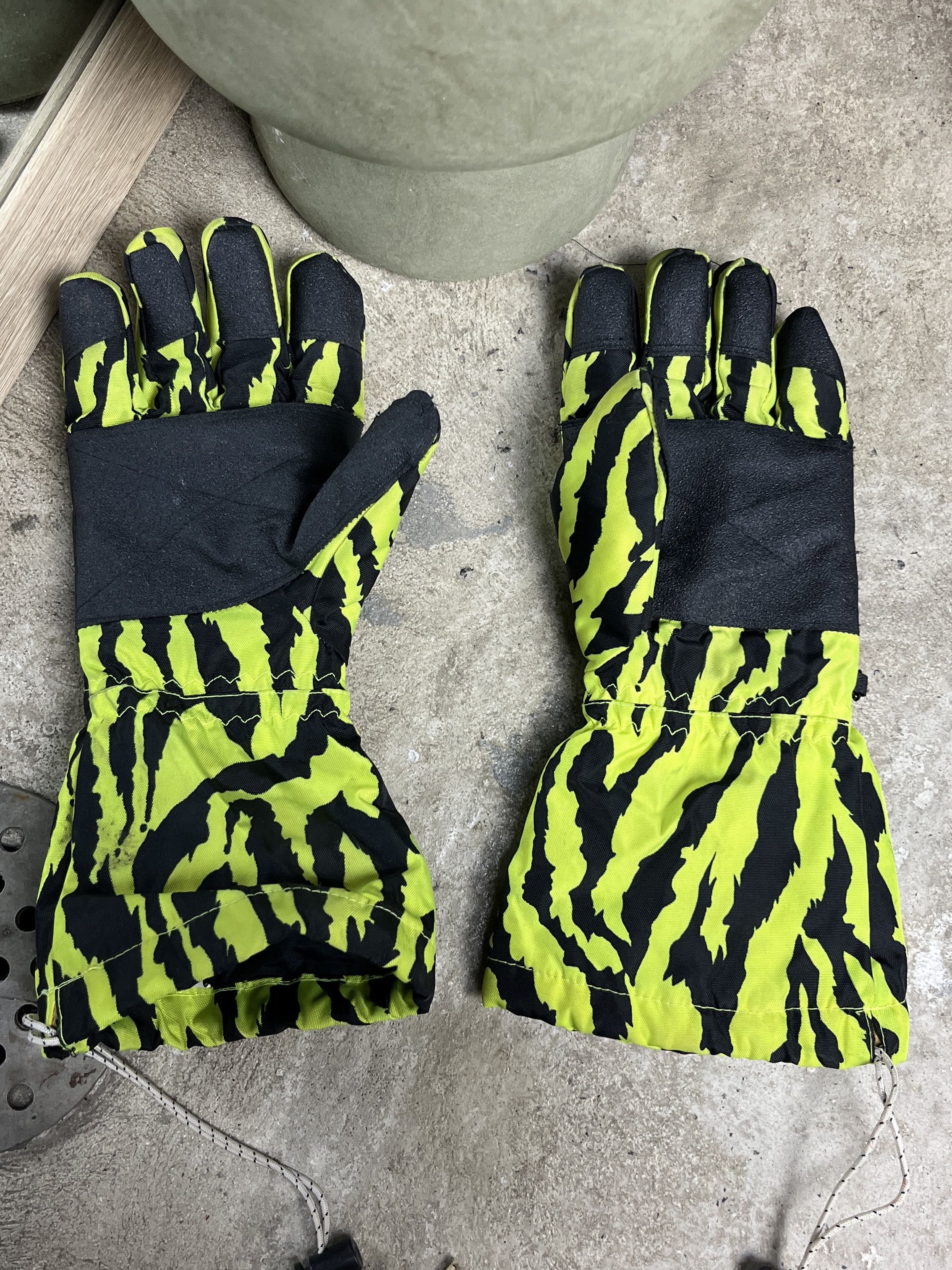 Other NEON ZEBRA PRINT CONVERTIBLE SKI MITTENS - № 4520 Size ONE SIZE - 3 Thumbnail