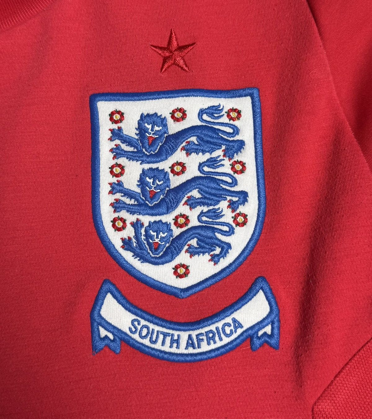 Umbro England 2010 2011 Away Football Shirt Soccer Jersey Umbro Size US M / EU 48-50 / 2 - 6 Thumbnail