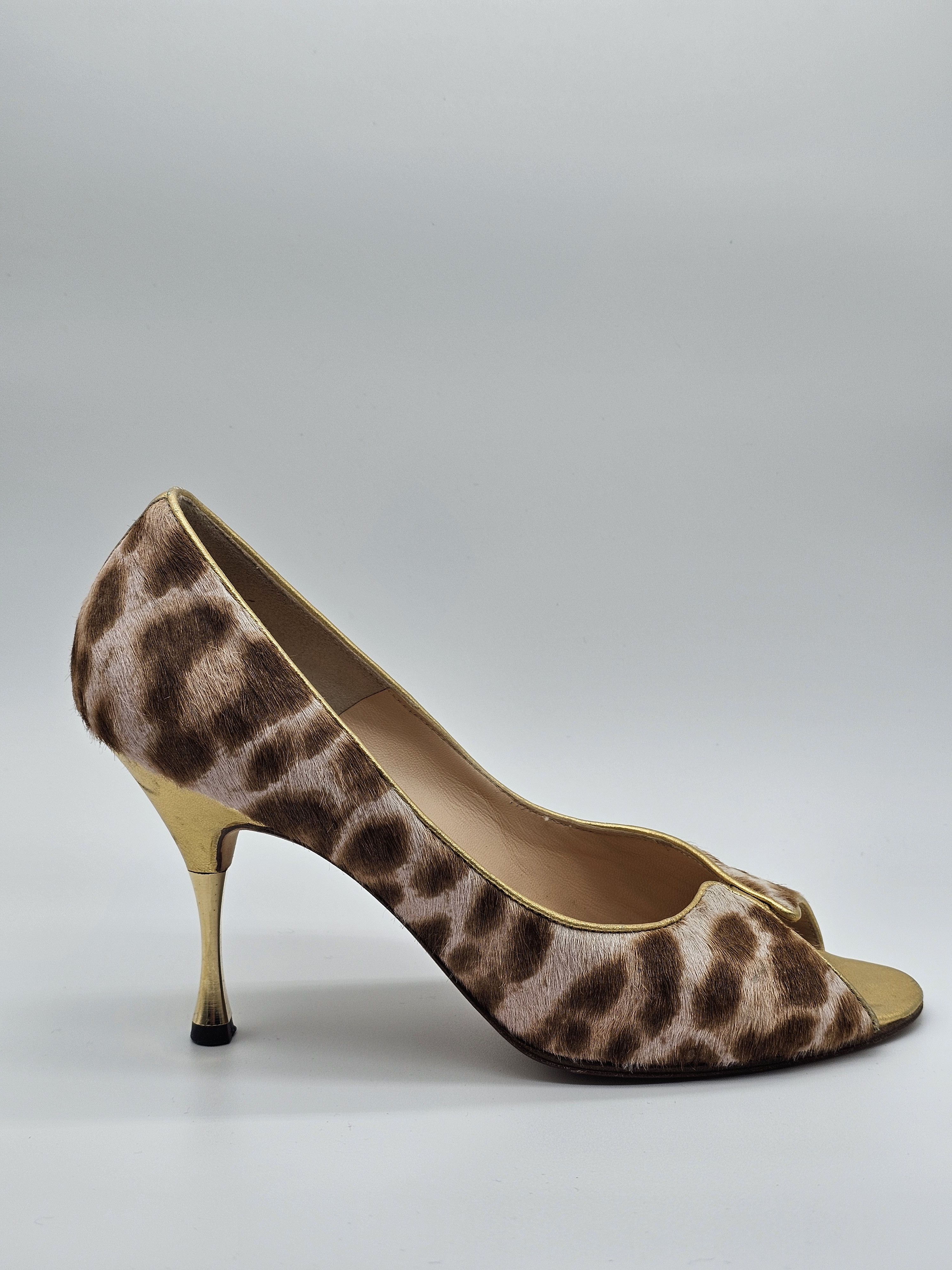 Manolo Blahnik Manolo Blahnik Heels Size US 7 / IT 37 - 2 Thumbnail