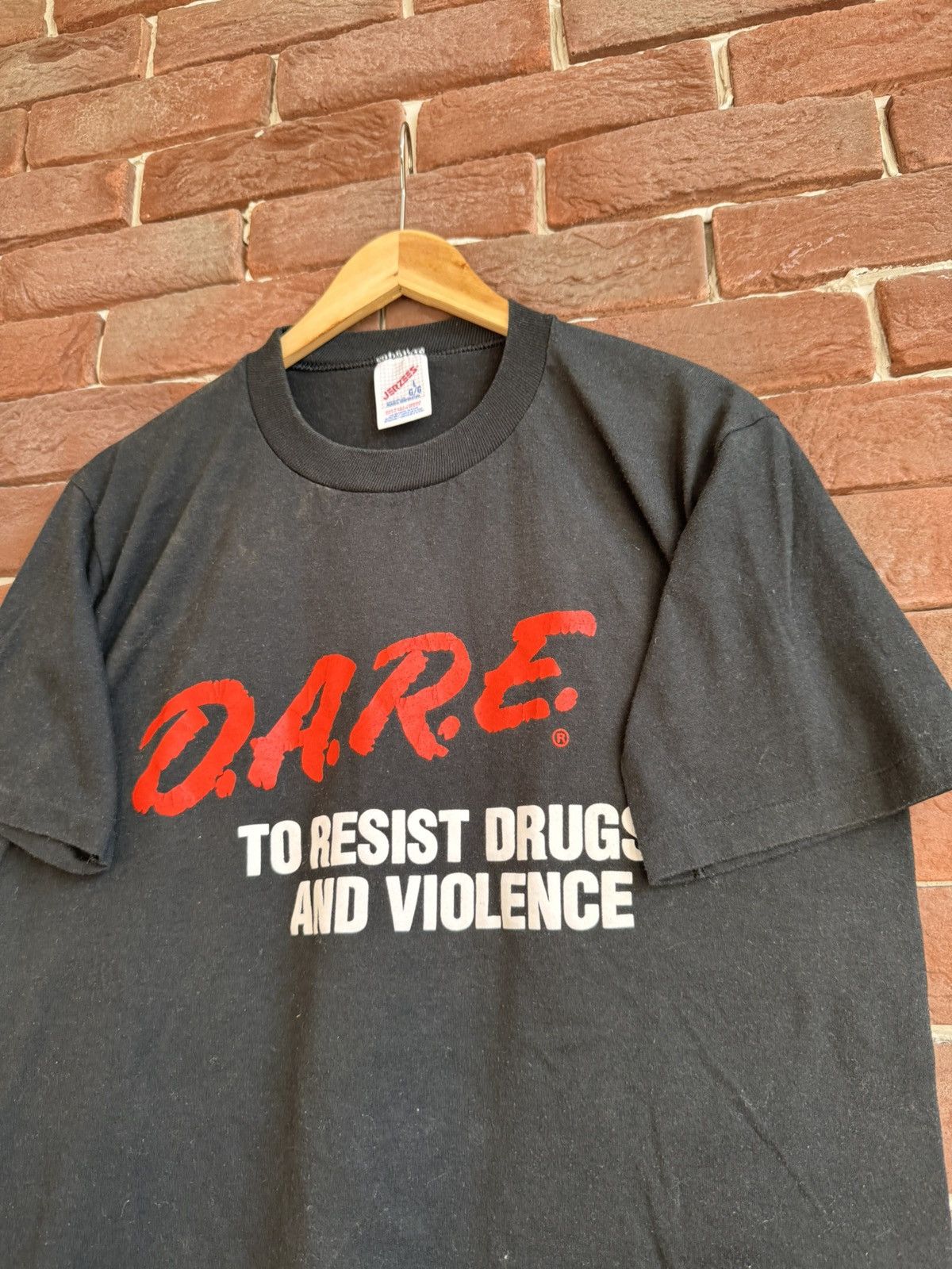 Band Tees Rare!! Vintage 80s D.A.R.E "To Resist Drugs & Violence" Tee Size US L / EU 52-54 / 3 - 2 Thumbnail