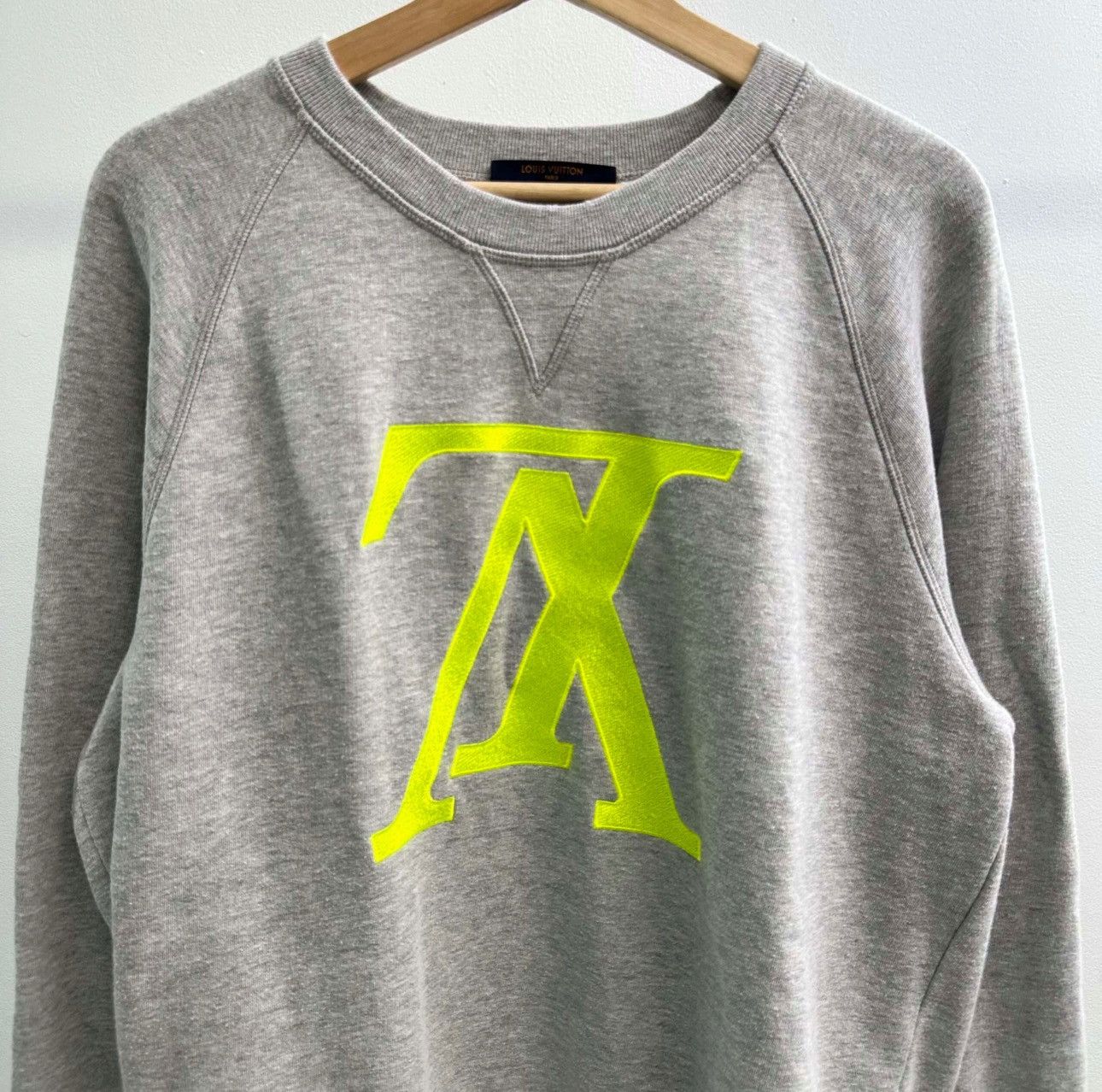 Louis Vuitton Louis Vuitton Embroidered Upside Down Crewneck Size US XL / EU 56 / 4 - 2 Thumbnail