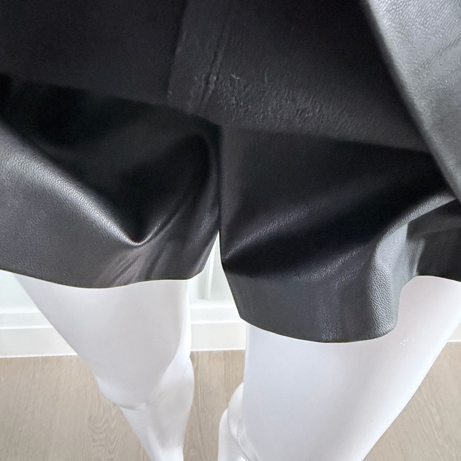 Zara New Y2K Zara Faux Leather Black Zippered Mini Skort size XS Size 25" / US 0 / IT 36 - 3 Thumbnail
