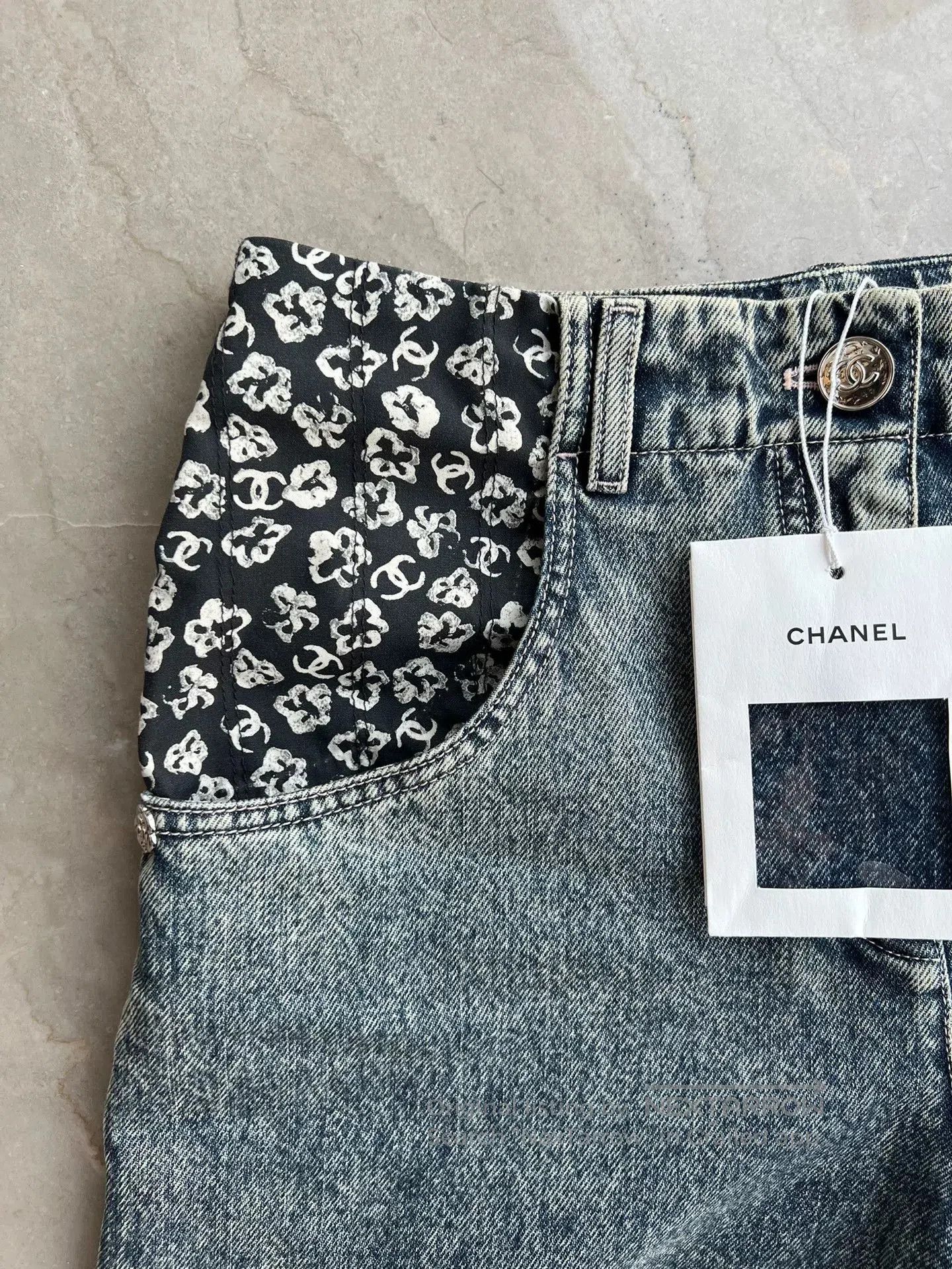 Chanel Chanel 25B Floral Print Flare Jeans. Size US 36 / EU 52 - 2 Thumbnail