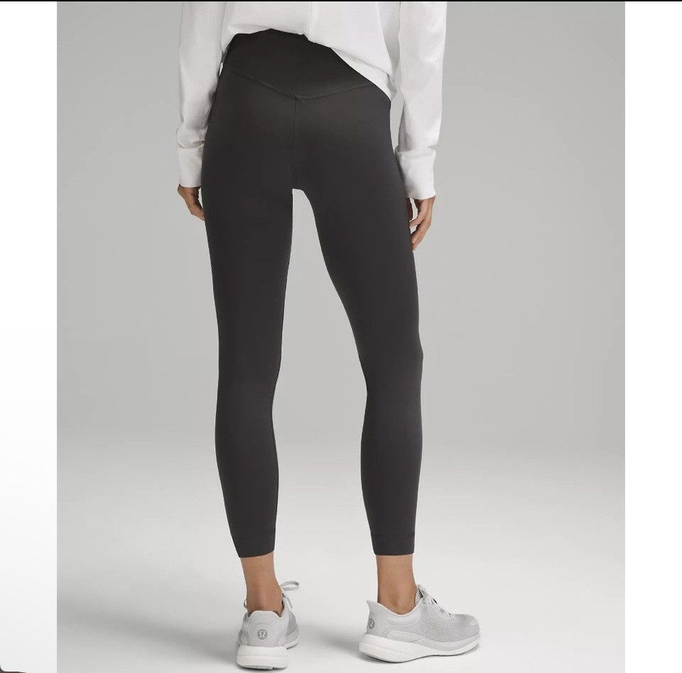 Lululemon Lululemon Wunder Under SmoothCover Tight 25" 6 Graphite Grey Size 28" / US 6 / IT 42 - 3 Thumbnail