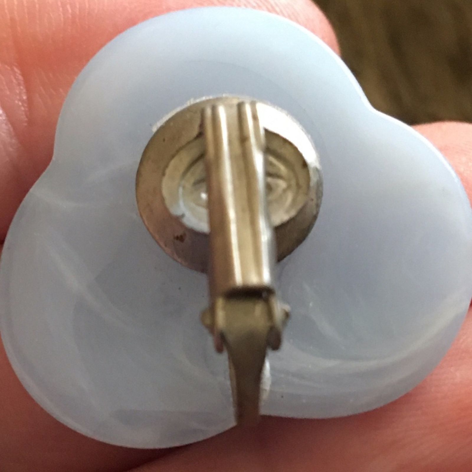 Vintage Vintage 70s light blue plastic swirl clip earrings Size ONE SIZE - 3 Thumbnail