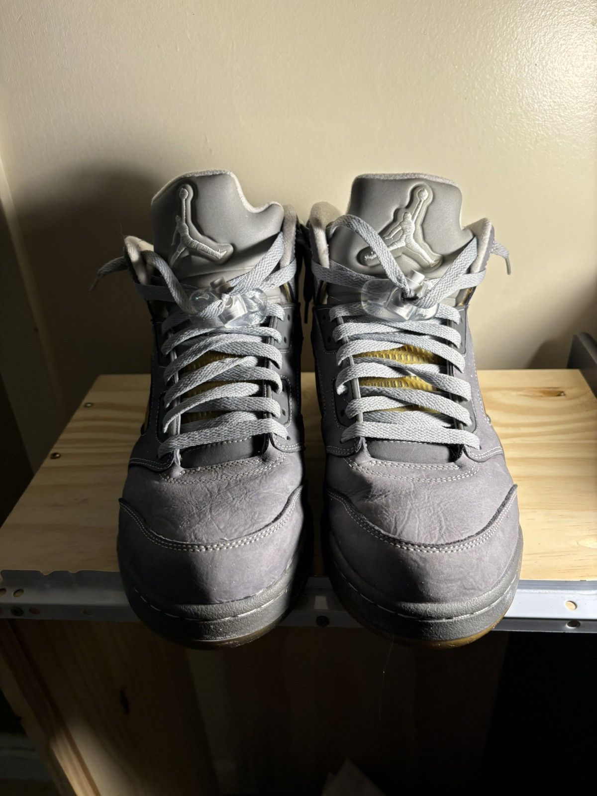 Jordan Brand Jordan 5 Wolf Grey Size US 9.5 / EU 42-43 - 1 Thumbnail